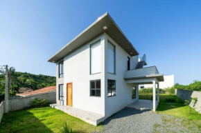 Casa Gladis: Seu Paraíso a Poucos Metros do Mar